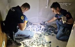 Presi mentre rubavano gli interruttori degli ex uffici comunali di via Tempio, denunciati