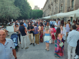 “Piccolo è bello”, boom di presenze alla festa voluta in centro storico dai vignaioli