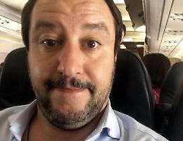 Caos nei cielo, ma l'aereo di Salvini parte lo stesso: passeggeri in rivolta