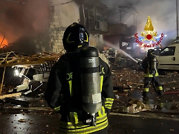 Esplosione a Catania, il "day after": vigili del fuoco al lavoro tra macerie e il disperso ritrovato