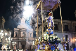 A Paternò la processione dell'1 gennaio in ritirata per fischi a Gesù Bambino