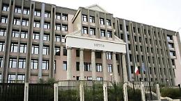 Si ferma per un bisogno fisiologico e cade nel pozzetto: l'ex Provincia condannata a pagare 12mila euro