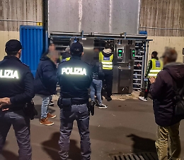 Tenta di entrare allo stadio con un petardo nello zaino: daspo di un anno per tifoso etneo