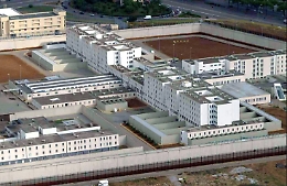 Spaccio di droga e cellulari in carcere a Palermo, legali chiariscono la posizione agente penitenziario