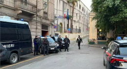 Difende il figlio che era stato aggredito ma lo pestano a sangue uccidendolo