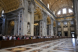 Papa: riaperta stamane Basilica S.Pietro, già molti in coda