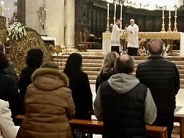 Papa, anche Catania è in lutto: bandiere a mezz'asta e preghiere in Cattedrale