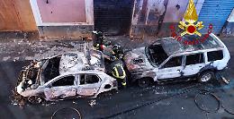 Catania, auto carbonizzate in via Monserrato: paura anche per residenti e commercianti