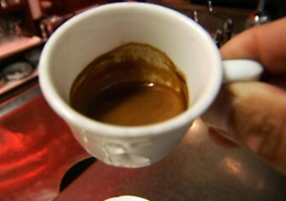 Gli italiani e la passione per il caffè: perché la moka sta tornando di moda