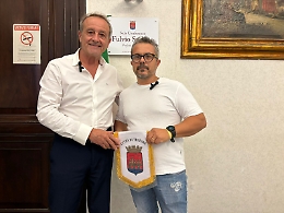 Trapani, gesto eroico in via Tenente Alberti: Giuseppe Basile salva un uomo in coma glicemico, il sindaco Tranchida lo premia