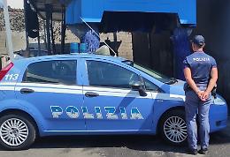 Un autolavaggio chiuso per caporalato e lavoro in nero a Catania: operai pagati tre euro l'ora
