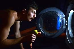 Al Teatro Libero in scena “Affogo”, quando l’aggressività diventa specchio dell’animo umano