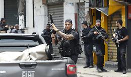 Almeno 60 morti negli scontri a fuoco nelle favelas della zona nord di Rio: Comando Vermelho in rappresaglia con blocchi stradali