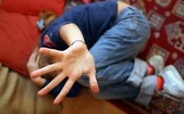 Comiso, madre violenta allontanata dopo la denuncia: insegnante salva la propria alunna