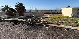 Incidente a Torre del Greco: poliziotto 47enne muore, collega in pericolo di vita, feriti anche due minori. Pirata della strada in fuga