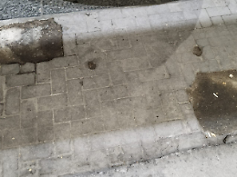 Allarme sicurezza in via Milano a Catania: due buche minacciano pedoni 