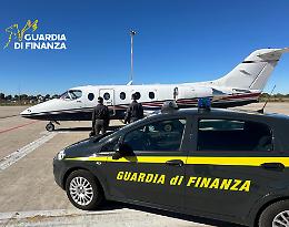 L'aerotaxi, i 12 mila passeggeri e le 2.600 rotte senza pagare le tasse: il blitz della Gdf che ha scoperto la maxi evasione