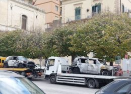 Modica, il sindaco Monisteri condanna l'atto incendiario sotto la caserma della Guardia di finanza