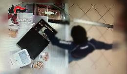 Le rapine a Paternò e la fuga: riconosciuti nonostante il passamontagna, arrestati  