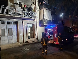 Stufa a gas malfunzionante provoca un incendio, &quot;nonnina&quot; salvata nel Catanese 