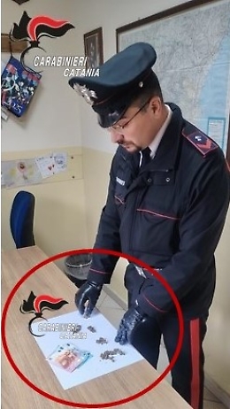 Spacciava "skunk" agli assistiti di una comunità terapeutica: arrestato 27enne