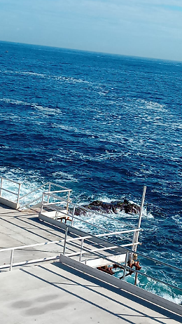 Catania: grande chiazza di schiuma marrone avanza verso la costa