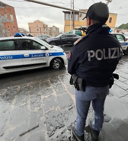 Il quartiere San Cristoforo a Catania "cinturato": raffica di multe e sequestri da polizia e vigili urbani