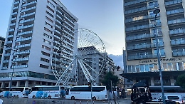Ruota panoramica in zona pedonale, a Palermo scoppia la polemica