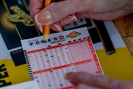 Regalo di Natale da 1,81 miliardi: Powerball centrato in Arkansas, il vincitore pu&ograve; restare anonimo