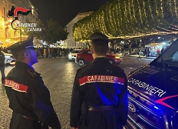 Furto notturno a un distributore automatico nel centro storico: 36enne denunciato dopo l'analisi delle telecamere