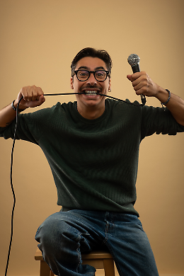 Claudio Casisa torna con "Inconcludente": la rivincita dei millennials sul palco