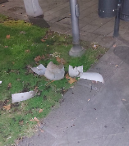 Catania, piazza Cavour: lampione distrutto, escluso il vandalismo; probabile errore di manovra