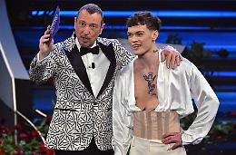 Blanco torna tra i banchi: perch&eacute; un fenomeno pop decide di ripartire dal Liceo delle Scienze Umane