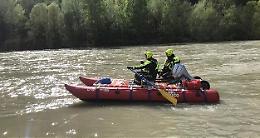 Bolzano, inseguimento rocambolesco: due ladri tunisini si tuffano nell'Isarco durante la fuga e finiscono arrestati