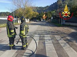 Incidente a Palermo, auto in fiamme: momenti di terrore in via Venere