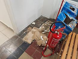 Ufficio Anagrafe al Comune di Ragusa, crollano calcinacci