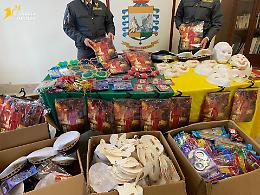 Undicimila articoli di Carnevale "irregolari", il blitz della Gdf a Gravina