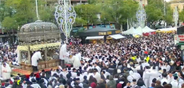 Sant'Agata, i fuochi in piazza Borgo alle 7.30. A seguire la lunga discesa da via Etnea. I devoti: &laquo;Oggi record di ritardo&raquo;