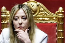 Veleni e sospetti tra alleati, Meloni prova a tenere unito il centrodestra tra  e accuse  e fibrillazioni 