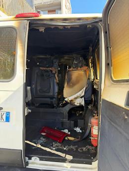 Furgoncino del Cirs distrutto dalle fiamme: un nuovo attacco alla solidariet&agrave;