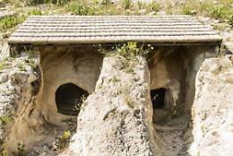 Riapre la necropoli dell'Anguilla dopo 12 anni di abbandono: rinasce il gioiello dell'Et&agrave; del Bronzo
