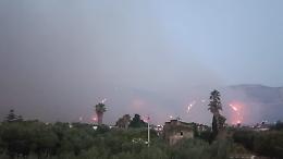 Notte di fuoco e black out a Palermo: fiamme a Borgo Nuovo e Monte Pellegrino, citt&agrave; al buio
