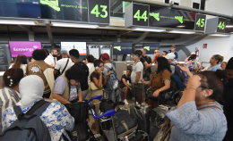 Cenere dell&rsquo;Etna e voli cancellati: cosa succede davvero quando chiude l&rsquo;aeroporto di Catania