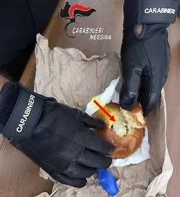 Brioches alla... "coca" per il paziente, arrestata 39enne