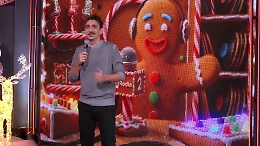 Fiorello si veste da Sandokan e scherza: "Successo clamoroso, i vertici Rai hanno defibrillato Salgari"
