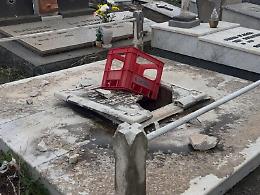 Cappella gentilizia danneggiata a colpi di martello