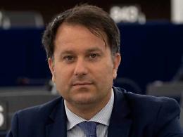 Milazzo contro La Vardera: "Garantista a convenienza", la replica: "Sei uno stigghiolaro"