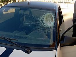 Marsala, pesante pietra contro una minicar: paura per un minorenne