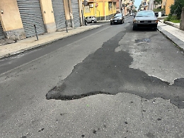 Giarre, le strade ridotte a percorsi di guerra per colpa dei lavori dei sottoservizi