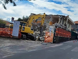 Tremestieri: avviata la demolizione della scuola &ldquo;De Amicis&rdquo;